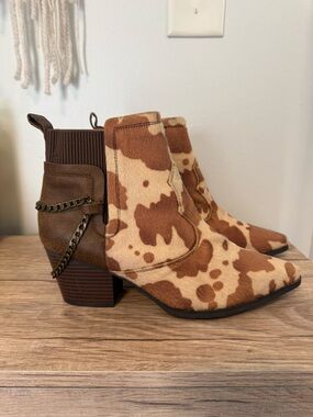 Comfort EST. 1946 Ankle Boots Brown Faux Cow
Hide Med Heel Size 9